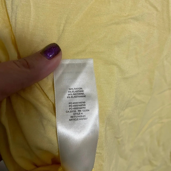 Aritizia Babaton Softest Yellow Everyday Cropped Tee Size Large NWT - Picture 5 of 5